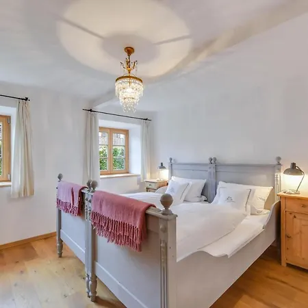 Ferienwohnung Rote Res Alte Gendarmerie Lägenhet Übersee